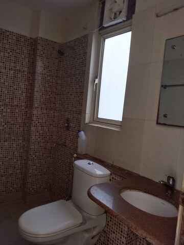 Bathroom in 3 BHK Builder Floor at Unitech South City II, Sector 50 – for Rent