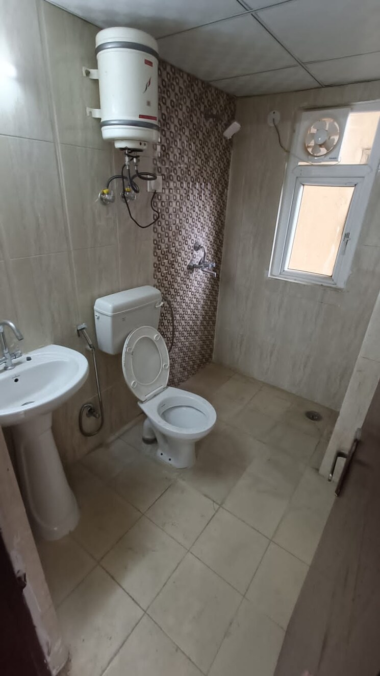 Bathroom, amaatra-homes 2 Bedroom 950 Sq.Ft. Apartment In Sector 10 Greater Noida Greater Noida 8938476