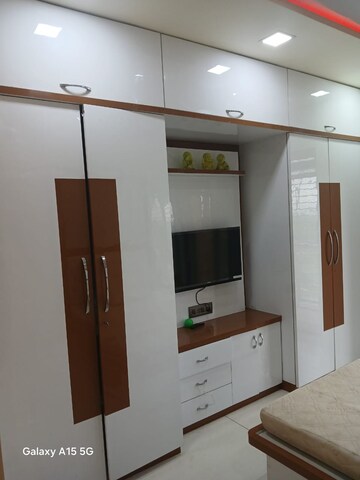 Room in 3 BHK Apartment at Ghansoli – for Rent