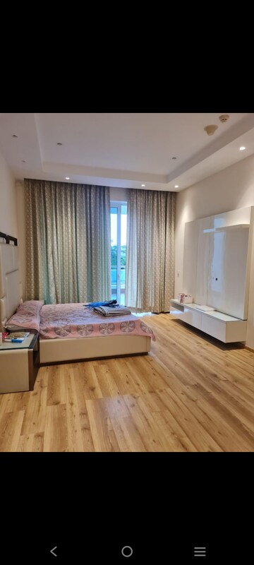 Bedroom in 4 BHK Apartment at DLF The Camellias, Sector 42 – for Rent
