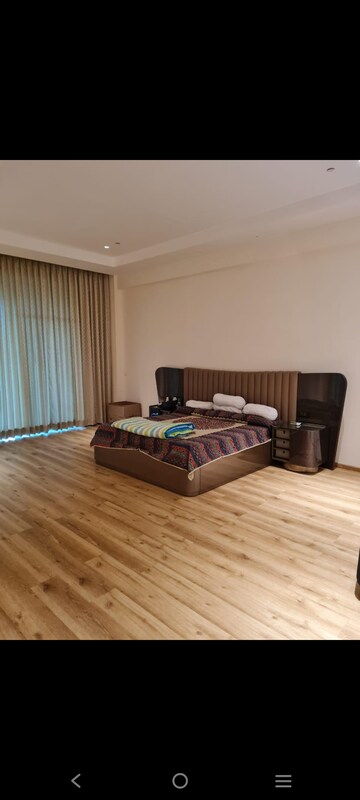 Bedroom in 4 BHK Apartment at DLF The Camellias, Sector 42 – for Rent