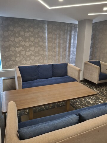  Showroom For Rent in Raja Park