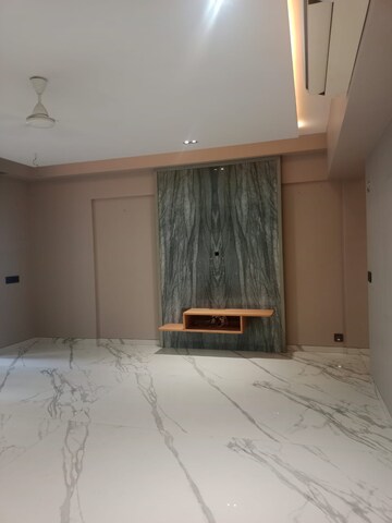 Room in 3 BHK Apartment at Godrej Prime, Chembur – for Rent