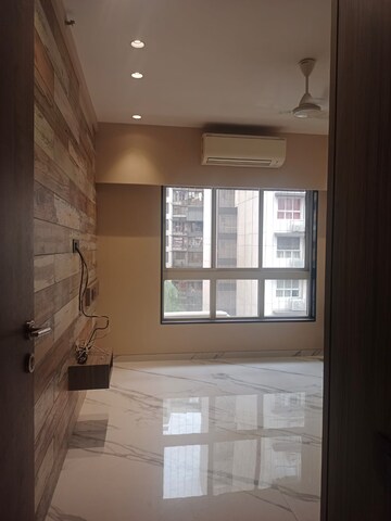 Room in 3 BHK Apartment at Godrej Prime, Chembur – for Rent
