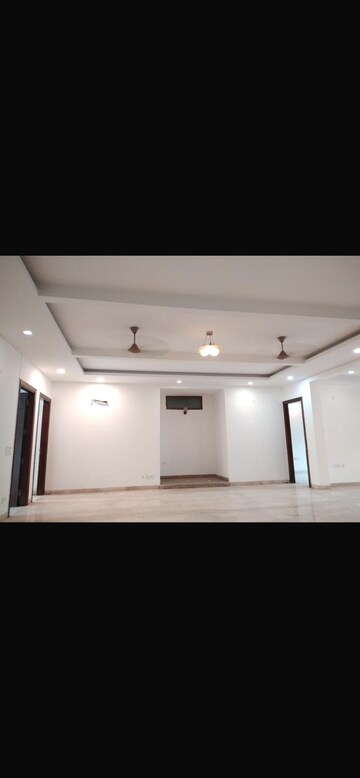 Building Lobby in 3 BHK Builder Floor at Palam Vihar – for Rent