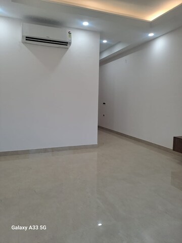 Room in 4 BHK Independent House at Palam Vihar – for Rent