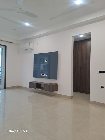 Room in 4 BHK Independent House at Palam Vihar – for Rent
