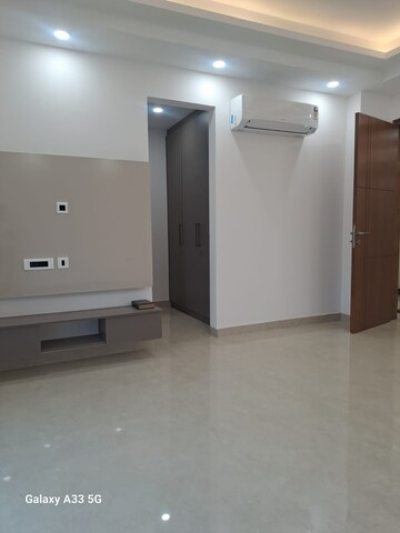 Room in 4 BHK Independent House at Palam Vihar – for Rent