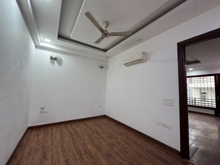 Room, sector 23 3 Bedroom 2737 Sq.Ft. Builder Floor In Sector 23 Gurgaon 8938542