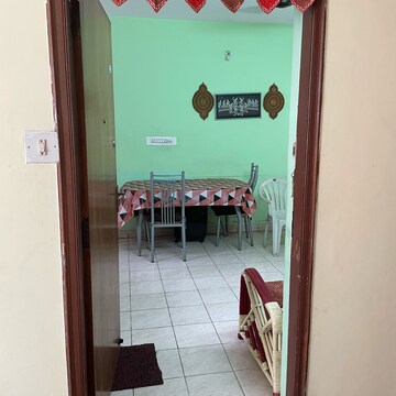 Room in  Pg at Lumbini Residency, Teachers Colony – for Rent