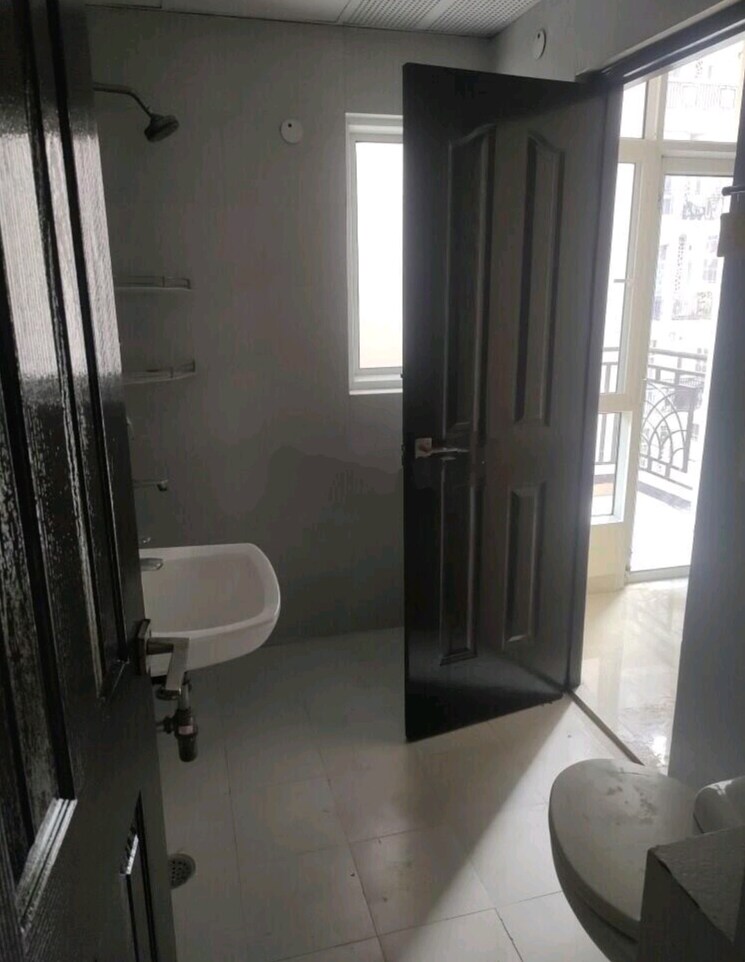 Bathroom, jm-aroma 3 Bedroom 1550 Sq.Ft. Apartment In Sector 75 Noida 8938635