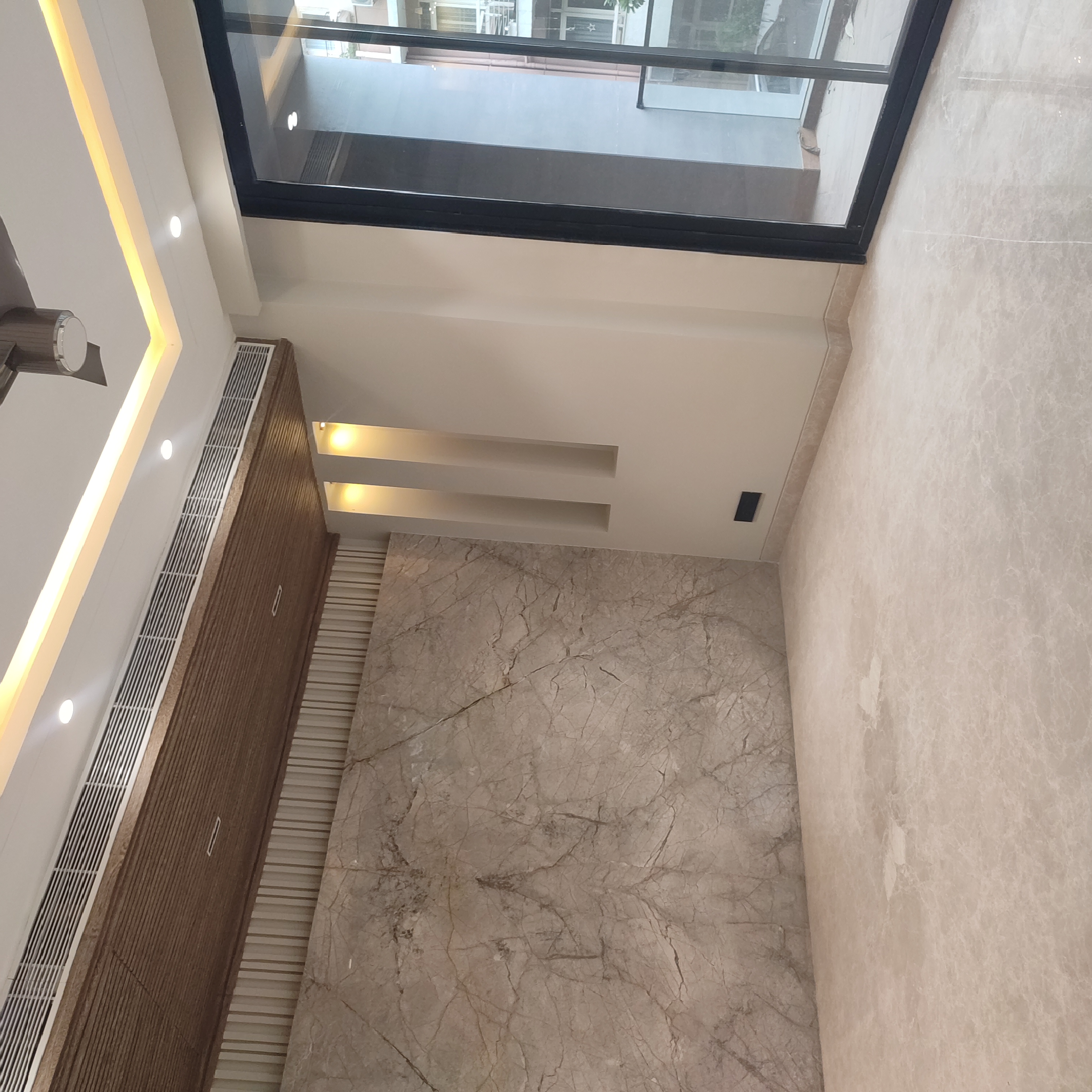 4 BHK + Pooja Room,Servant Room,Study Room Builder Floor For Sale in Unitech Woodstock Floors