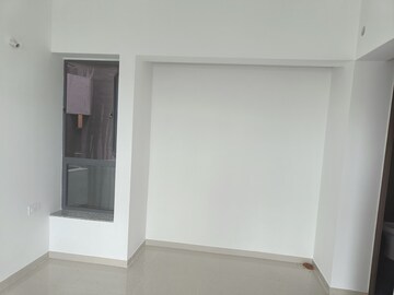 Room in 2 BHK Apartment at Kalpataru Immensa, Kolshet Road – for Rent