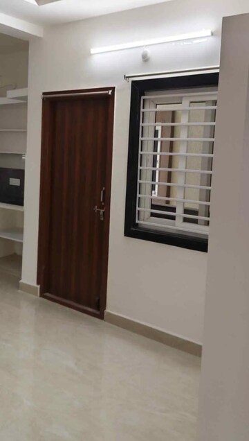 Room in 3 BHK Apartment at Rajapushpa Provincia, Narsingi – for Rent