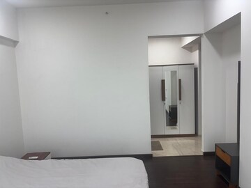Room in 3 BHK Apartment at Celestia Spaces, Parel – for Rent