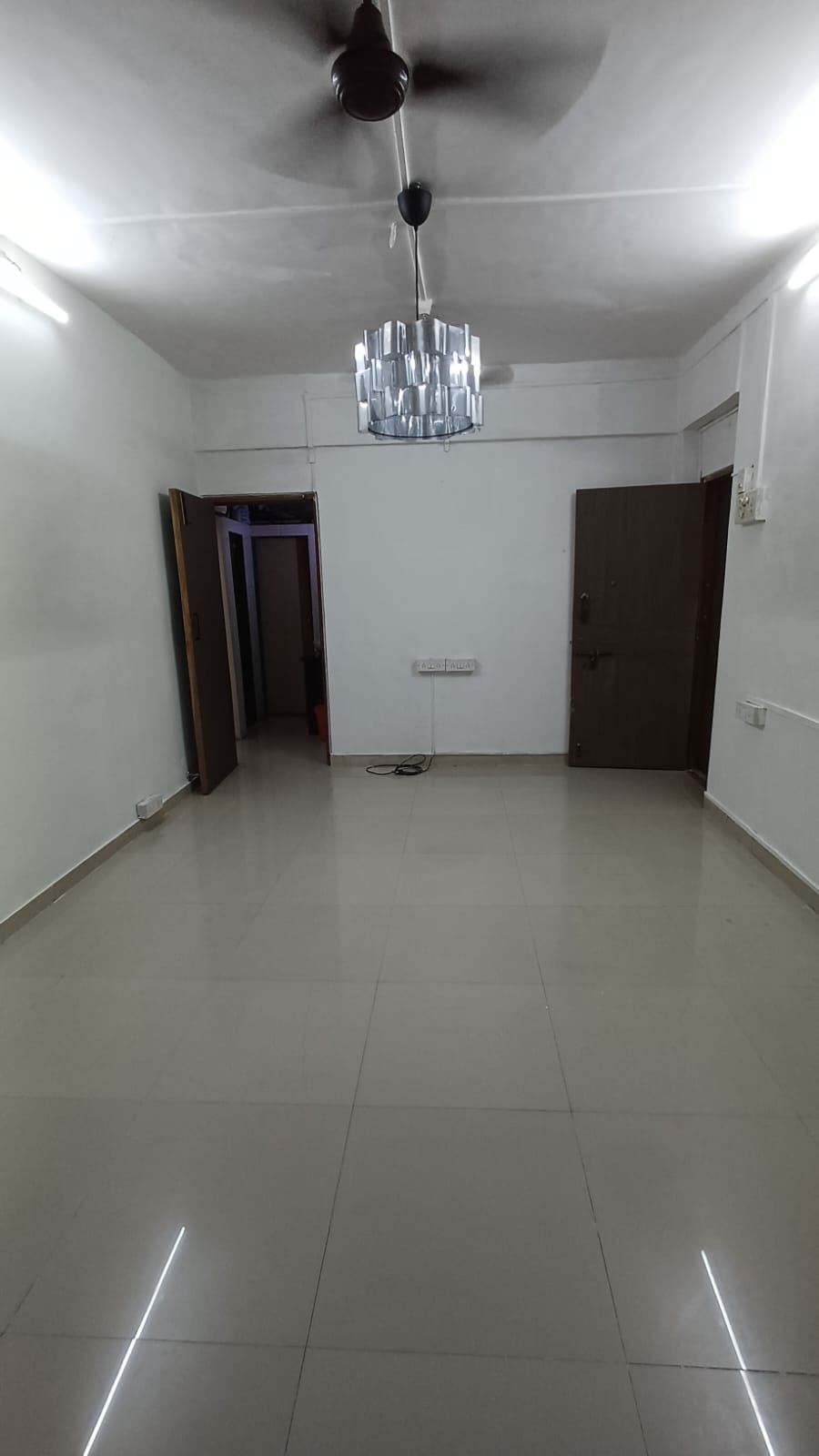 2 BHK Apartment For Rent in Rashi Tower