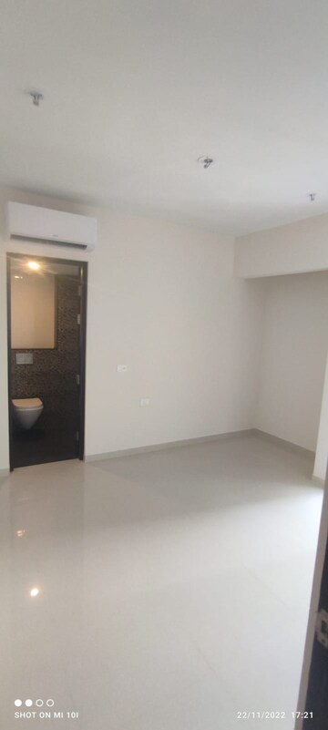 Room in 1.5 BHK Apartment at Lodha Casa Maxima, Mira Road – for Sale
