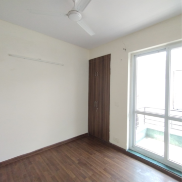 Room in 3 BHK Apartment at BPTP Parkland Pride Phase 2, Sector 77 – for Rent