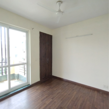 Room in 3 BHK Apartment at BPTP Parkland Pride Phase 2, Sector 77 – for Rent