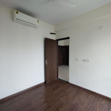 Room in 3 BHK Apartment at BPTP Parkland Pride Phase 2, Sector 77 – for Rent