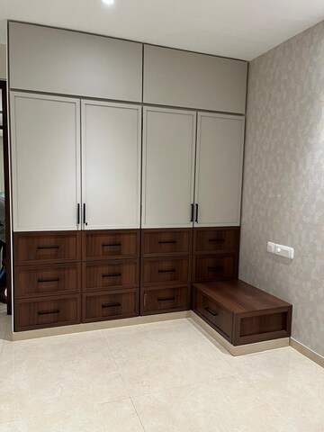 Room in 3 BHK Apartment at Hiranandani Highland, Powai – for Rent