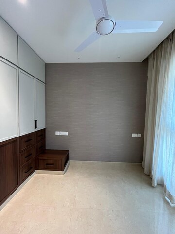 Room in 3 BHK Apartment at Hiranandani Highland, Powai – for Rent