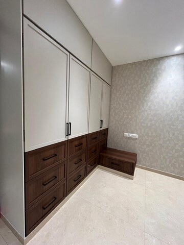 Room in 3 BHK Apartment at Hiranandani Highland, Powai – for Rent