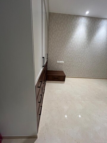 Room in 3 BHK Apartment at Hiranandani Highland, Powai – for Rent