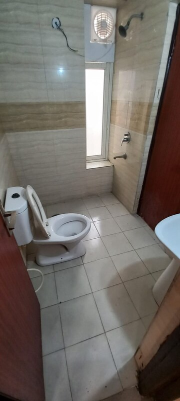 Bathroom in 2.5 BHK Apartment at Supertech Ecociti, Sector 137 – for Rent