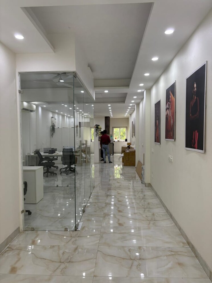 Team Area, lajpat nagar i Commercial Office Space 900 Sq.Ft. In Lajpat Nagar I Delhi 8938945