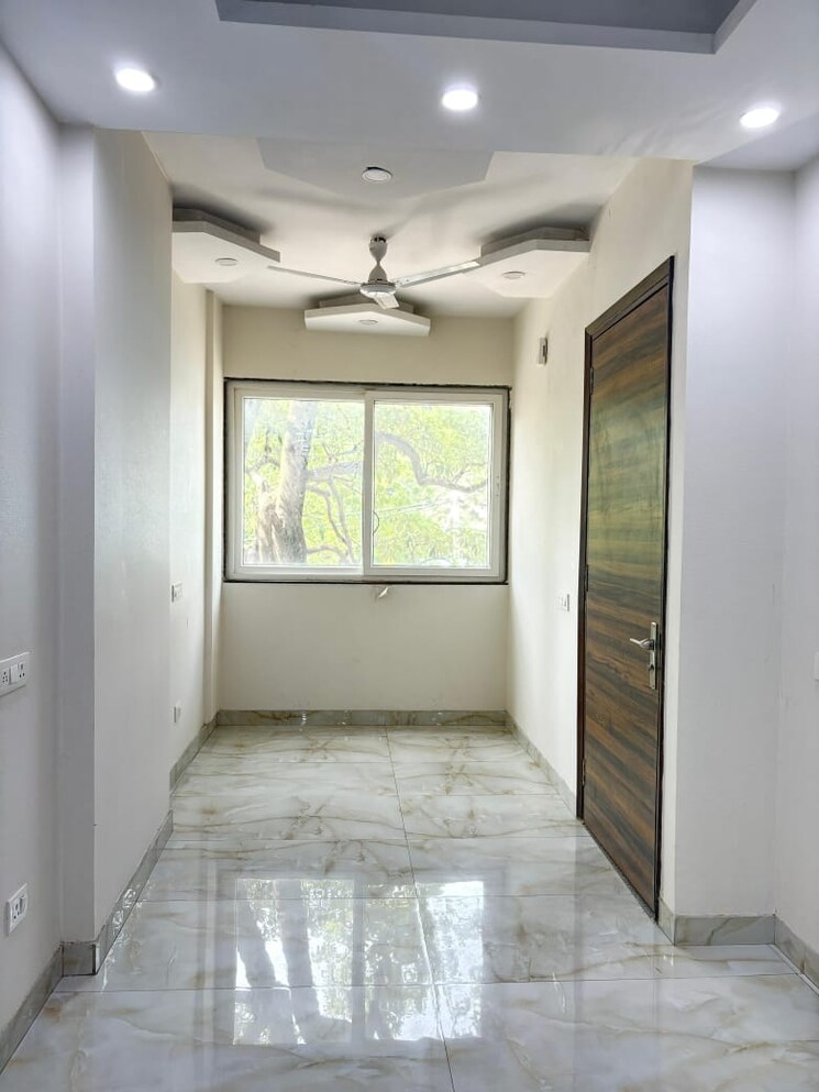 Team Area, lajpat nagar i Commercial Office Space 900 Sq.Ft. In Lajpat Nagar I Delhi 8938945