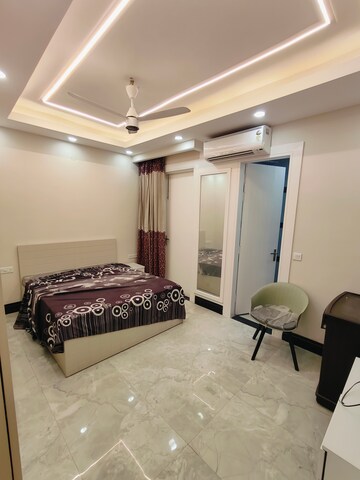 Bedroom in 3 BHK Builder Floor at Sushant Vyapaar Kendra, Sector 43 – for Rent