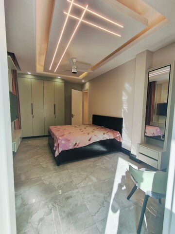 Bedroom in 3 BHK Builder Floor at Sushant Vyapaar Kendra, Sector 43 – for Rent