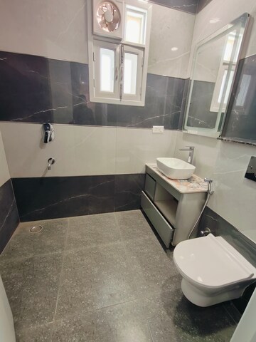  3 BHK Builder Floor at Sushant Vyapaar Kendra, Sector 43 – for Rent