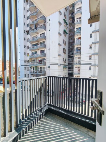 Balcony in 3 BHK Builder Floor at Sushant Vyapaar Kendra, Sector 43 – for Rent