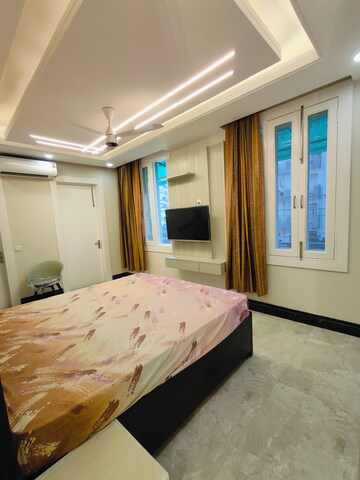 Bedroom in 3 BHK Builder Floor at Sushant Vyapaar Kendra, Sector 43 – for Rent