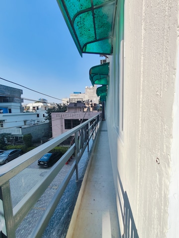 Balcony in 3 BHK Builder Floor at Sushant Vyapaar Kendra, Sector 43 – for Rent