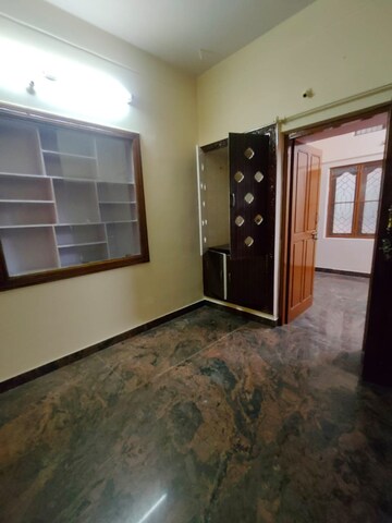 Room in 1 BHK Builder Floor at Halasuru – for Rent