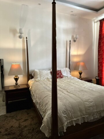 Bedroom in 4 BHK Villa at DLF Royale Residences, Dlf Phase I – for Rent