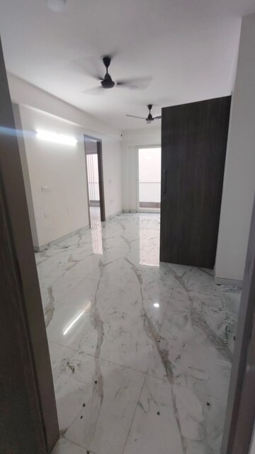Room in 3 BHK Builder Floor at Smart World Gems, Sector 89 – for Rent
