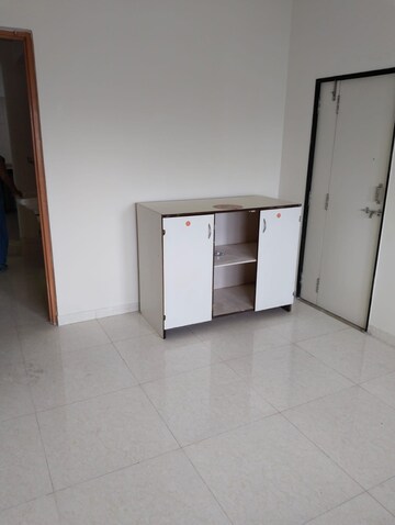 Room in 2 BHK Apartment at Brahma Vantage B, Bavdhan – for Rent
