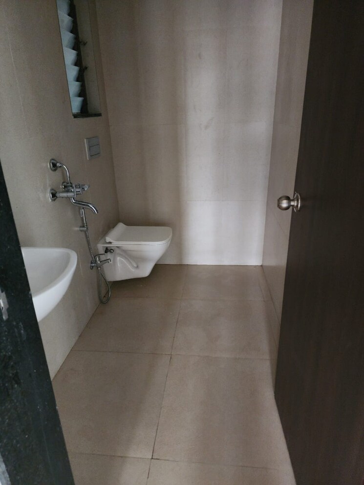 Bathroom, runwal-gardens-phase-i 2 Bedroom 622 Sq.Ft. Apartment In Dombivli East Thane 8939079