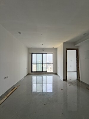 Room in 2 BHK Apartment at Dev Leo Tower, Oshiwara – for Sale