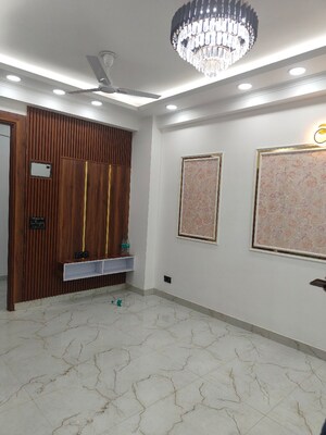 Room in 3 BHK Builder Floor at Wazidpur – for Sale