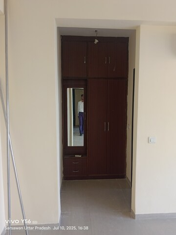 Room in 3 BHK Apartment at Omaxe Residency, Gomti Nagar – for Rent