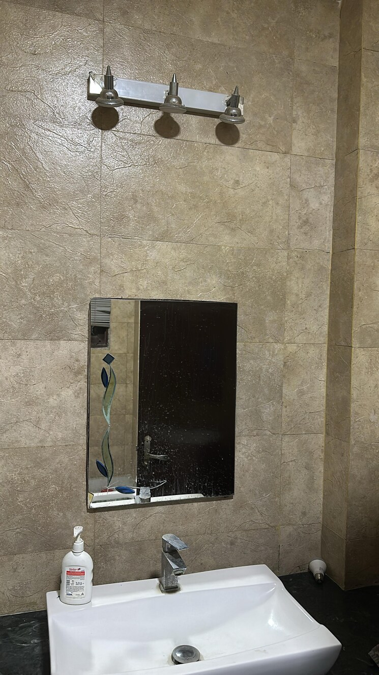 undefined, freedom fighters enclave 4 Bedroom 1850 Sq.Ft. Builder Floor In Freedom Fighters Enclave Delhi 8939145