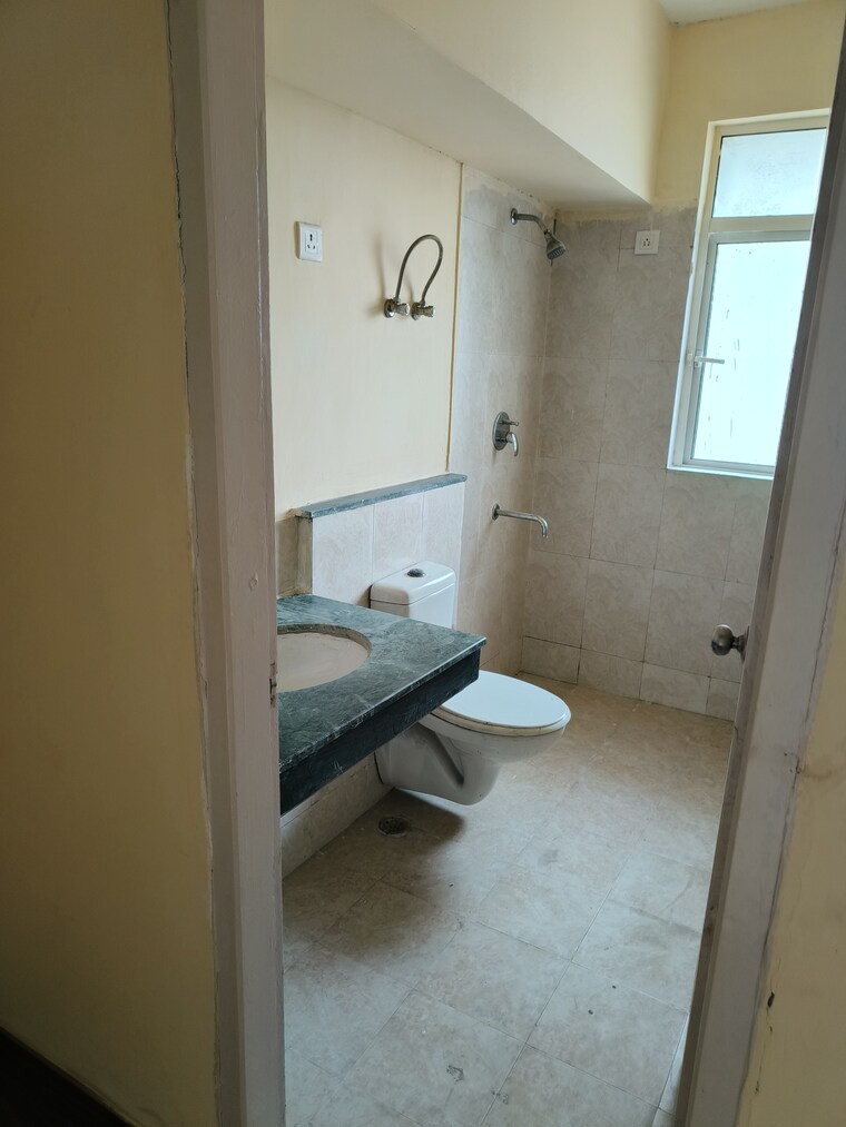 Bathroom, jaypee-greens-kosmos 3 Bedroom 720 Sq.Ft. Apartment In Sector 134 Noida 8939116