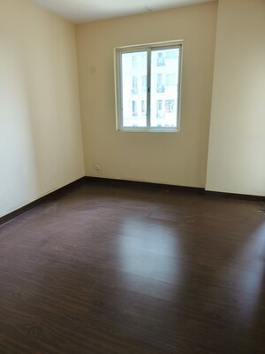 Room in 3 BHK Apartment at Jaypee Greens Kosmos, Sector 134 – for Sale