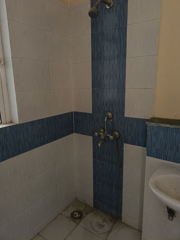 Bathroom, jaypee-greens-kosmos 3 Bedroom 720 Sq.Ft. Apartment In Sector 134 Noida 8939116