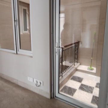 Balcony in 4 BHK Builder Floor at Veera Safdarjung Enclave, Safdarjung Enclave – for Rent